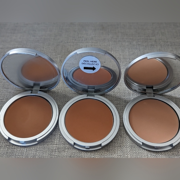 💄💅5/25$💄💅Matte Finish Compact Powder Set - Picture 2 of 3
